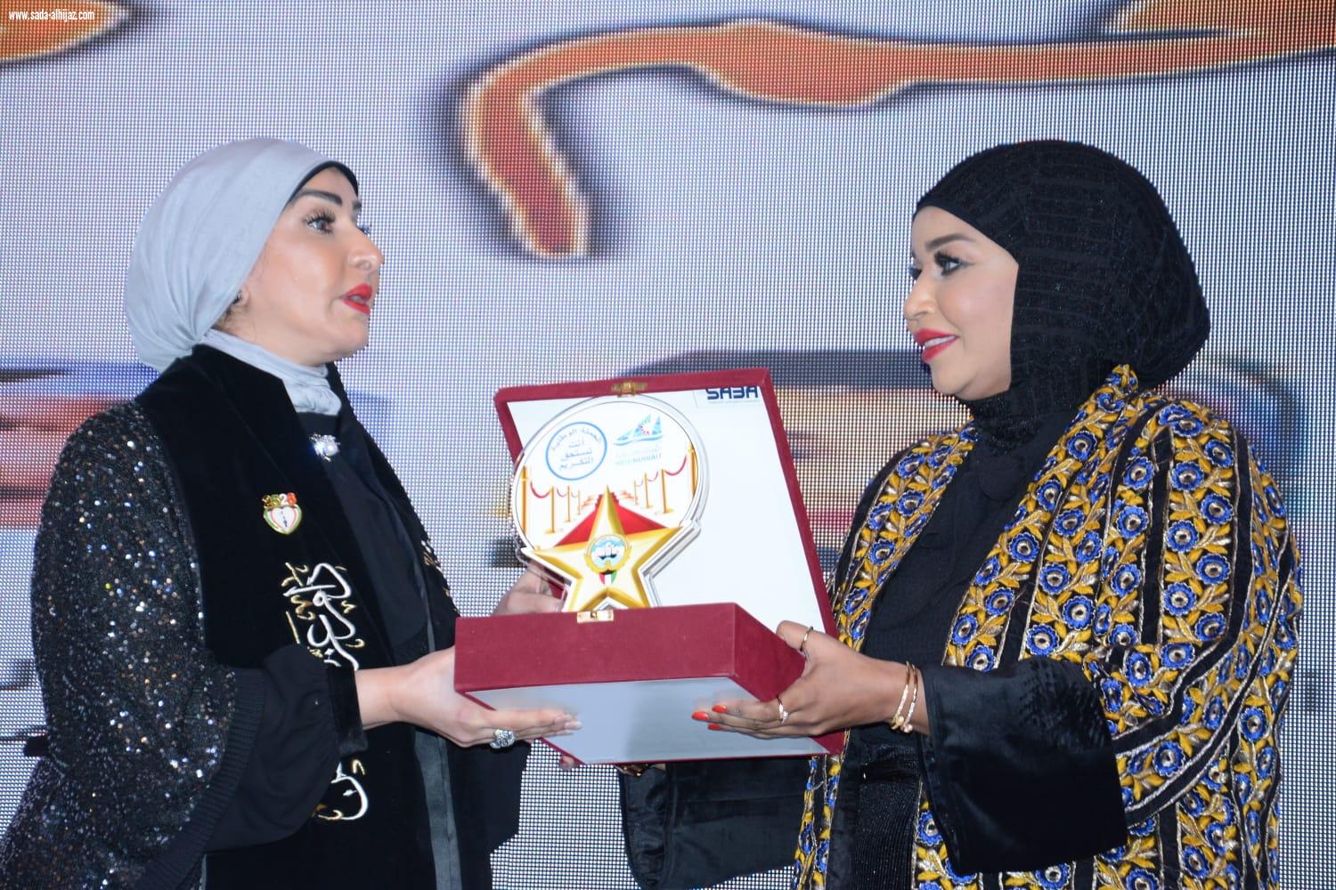 الشيخة انتصار الصباح تجمع شعراء الخليج في ( نعم صباح )